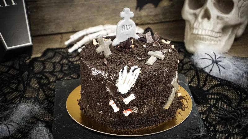 tort Halloweenowy, czaszka