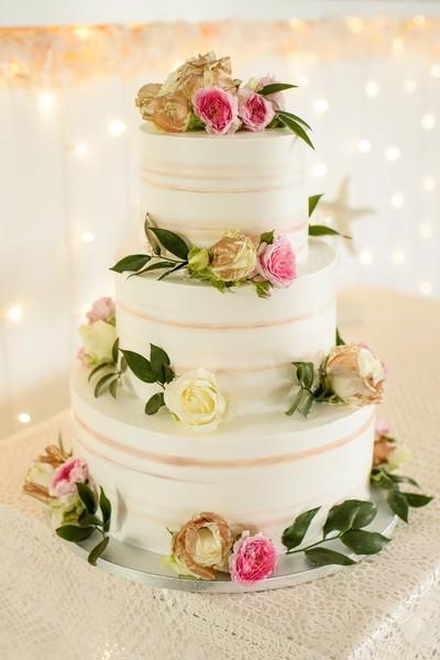 tort-weselny-z-zywymi-kwiatami-18