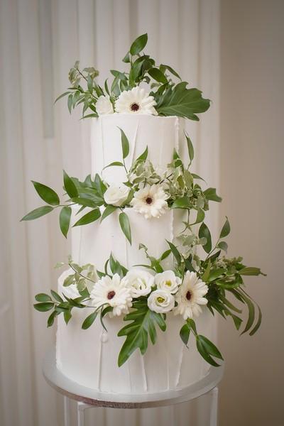 tort-weselny-z-zywymi-kwiatami-24