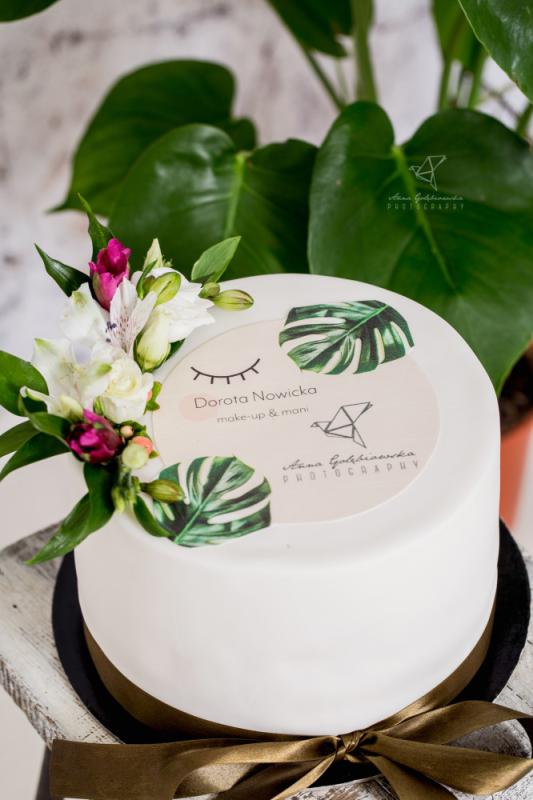 3. Elegancki tort firmowy Gliwice